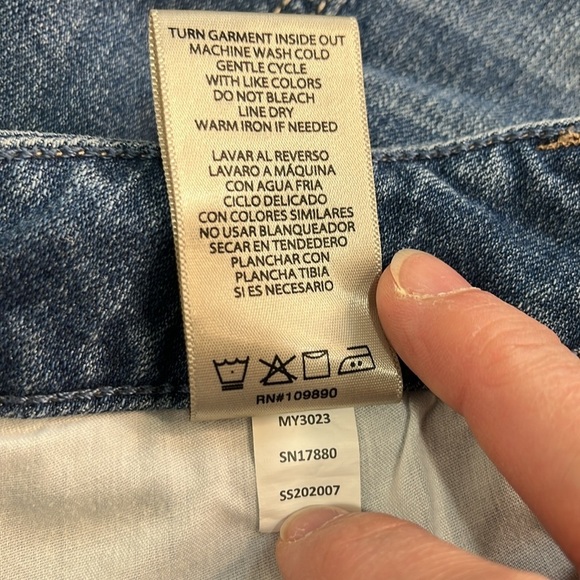 Seven 7 Women's Denim Jean Shorts Size 6 Cut Off Lightly Distressed 4" Inseam - Picture 12 of 14